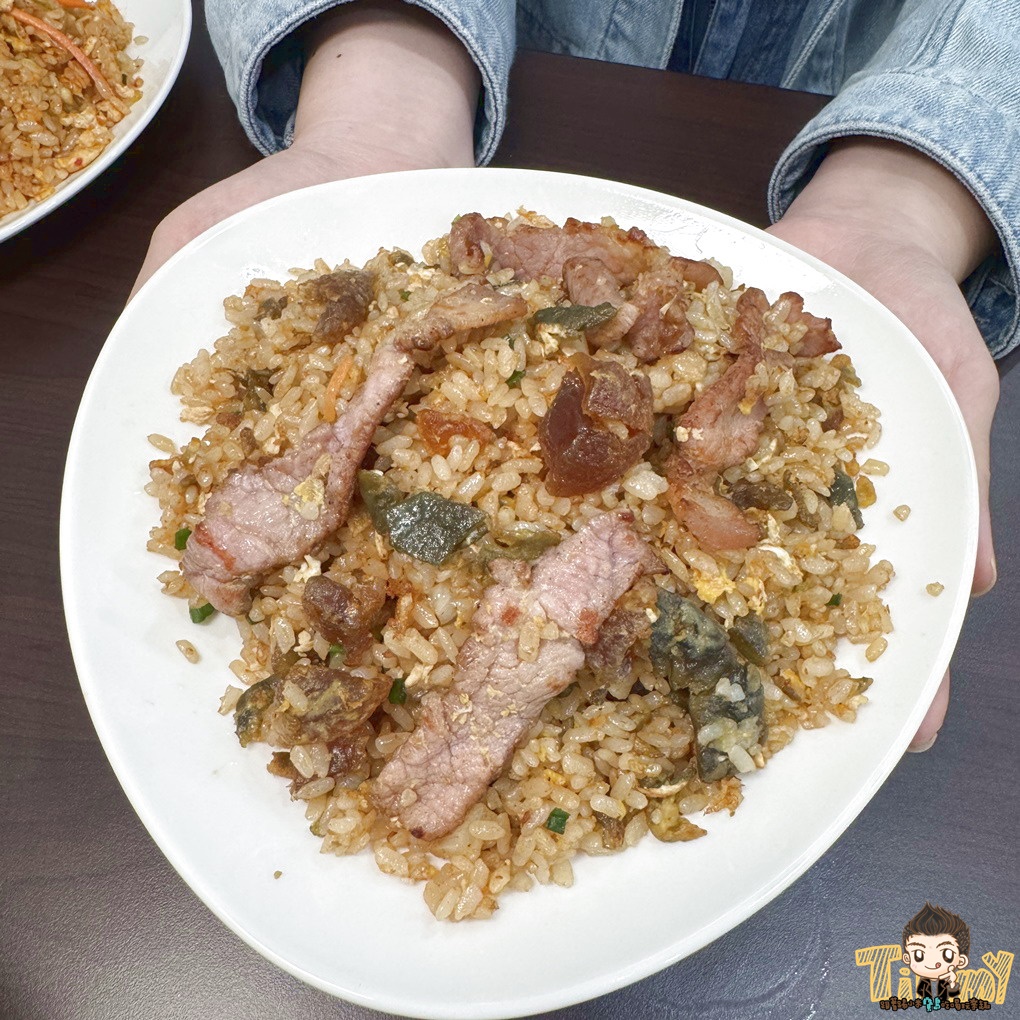 新竹拾鮮棧水田店(各分店資訊) 台式及創意炒飯80元起！ 大推超台味鹹豬肉炒飯+皮蛋！ 內用還有飲料喝到飽！ (新豐竹北菜單營業時間地址電話)