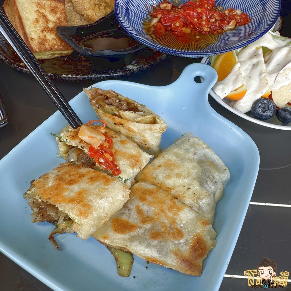 新竹七先生早午餐。深夜食堂&早午餐店  媲美大X鐵板燒的燒肉套餐，百來元就能吃到。 蛋餅、三明治、早餐拼盤、鍋燒意麵、炒泡麵深夜吃到早上！ (菜單營業時間地址電話)