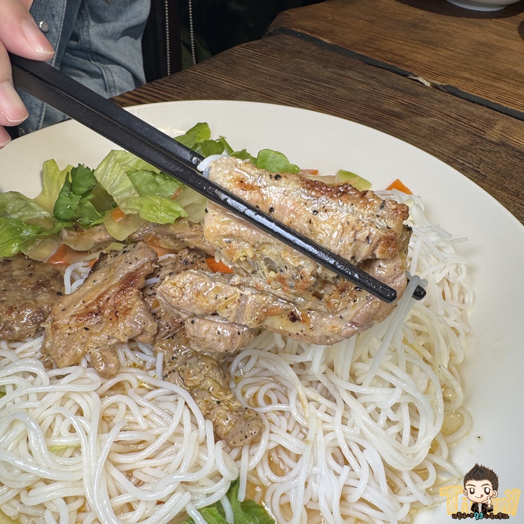 新竹大鼓牛肉粉。經國大市場.經國路.隱身在都市叢林的樹屋越南料理! (菜單營業時間地址電話) - 第43張圖 新竹大鼓牛肉粉。經國大市場.經國路.隱身在都市叢林的樹屋越南料理! (菜單營業時間地址電話)