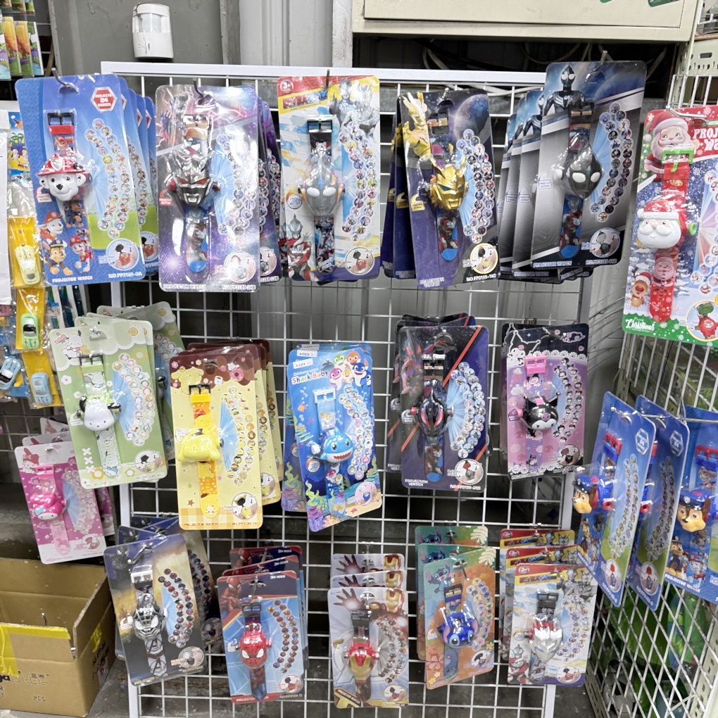 竹北雅比YABI玩具零售批發大賣場。小孩最愛的聖誕禮物在這裡通通有！ 上千種玩具最低5折起！ NG商品3折起！ (營業時間地址電話)