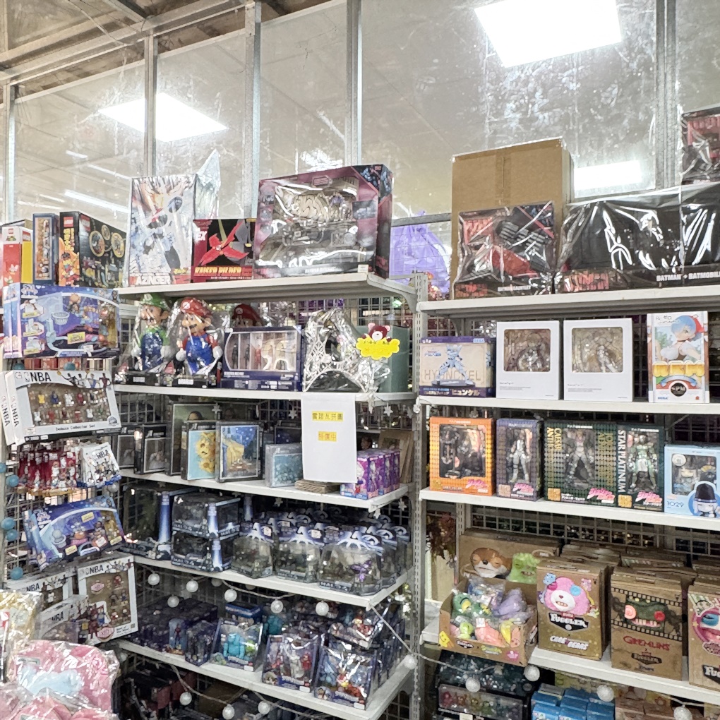 竹北雅比YABI玩具零售批發大賣場。小孩最愛的聖誕禮物在這裡通通有！ 上千種玩具最低5折起！ NG商品3折起！ (營業時間地址電話)