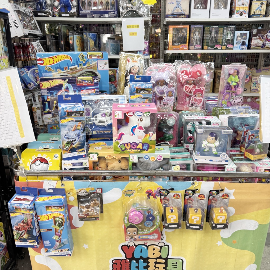 竹北雅比YABI玩具零售批發大賣場。小孩最愛的聖誕禮物在這裡通通有！ 上千種玩具最低5折起！ NG商品3折起！ (營業時間地址電話)