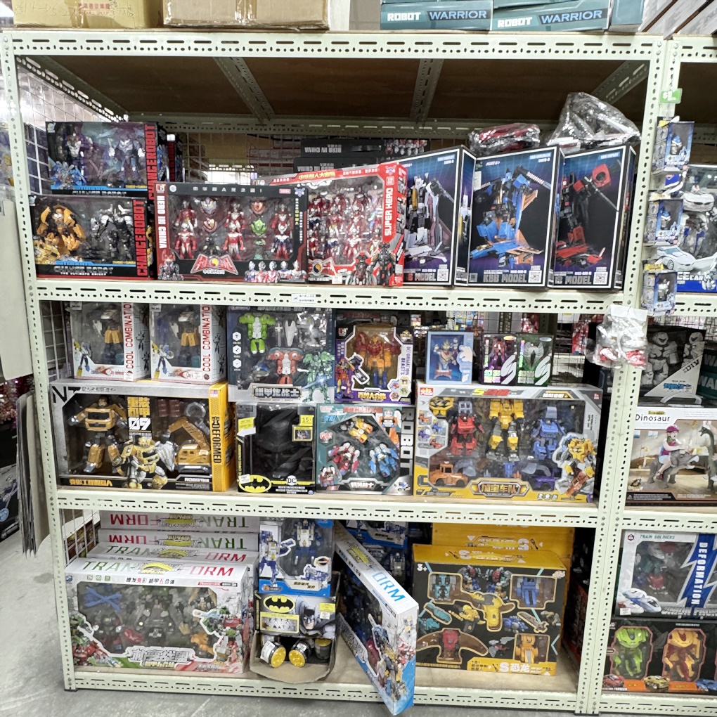 竹北雅比YABI玩具零售批發大賣場。小孩最愛的聖誕禮物在這裡通通有！ 上千種玩具最低5折起！ NG商品3折起！ (營業時間地址電話)