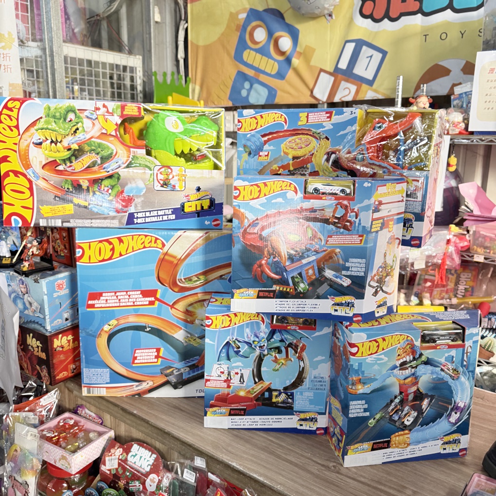 竹北雅比YABI玩具零售批發大賣場。小孩最愛的聖誕禮物在這裡通通有！ 上千種玩具最低5折起！ NG商品3折起！ (營業時間地址電話)