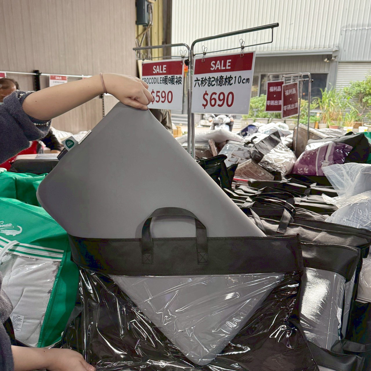 《台中太平妞妞寢具》年終開倉出清! 一年真的只有一次錯過就買不到! 全廠直接 一折起 下殺真的不等人! 開車來有免費停車! - 第21張圖 《台中太平妞妞寢具》年終開倉出清! 一年真的只有一次錯過就買不到! 全廠直接 一折起 下殺真的不等人! 開車來有免費停車!