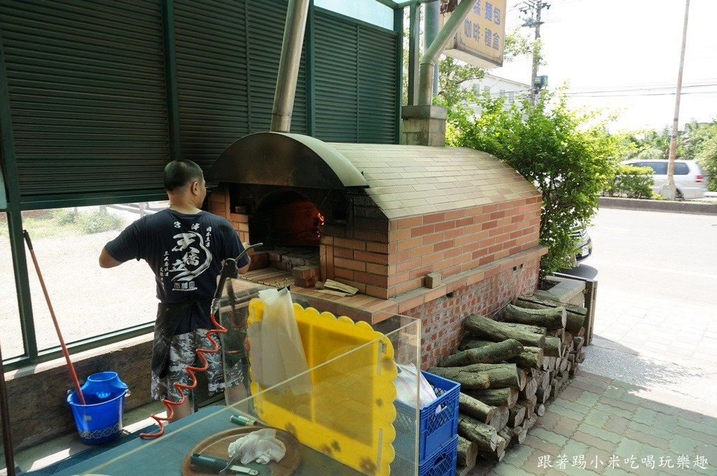 桃園龍潭美食 歐堤手工窯烤披薩 蛋糕 麵包 咖啡 禮盒 推薦 雙重濃郁起司來挑戰你的味薔 龍潭大池 好停車 踢小米食記