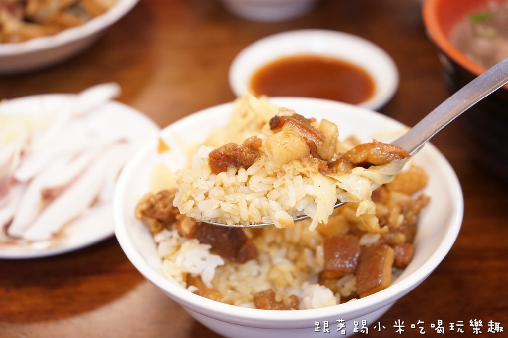 新竹阿明滷肉飯 光華店 半肥瘦鹹香帶甘甜滷肉飯小吃美食 另有西大店資訊 電話營業時地址 停車場資訊 踢小米食記